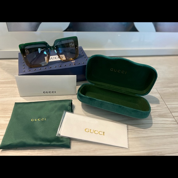 NEW GUCCI SUNGLASSES 🕶 
ONLY WORN BY ME FOR THIS PICTURE PURPOSES!!! - Picture 4 of 8